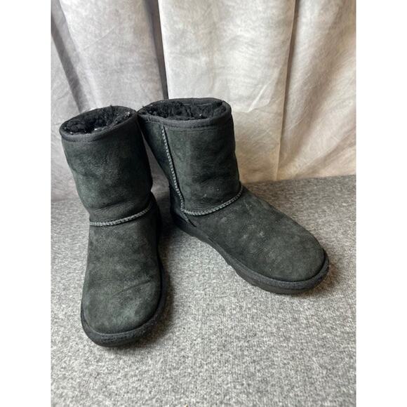 UGG Kids Classic Mid Suede Black Boot, USA Size 4 - Picture 4 of 7